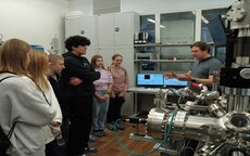 Экскурсия 9М класса в Новосибирском институте физики полупроводников